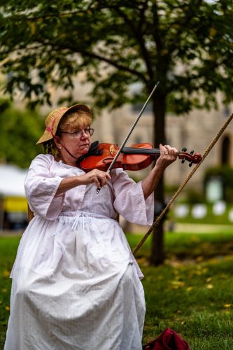 HD-lady-and-fiddle